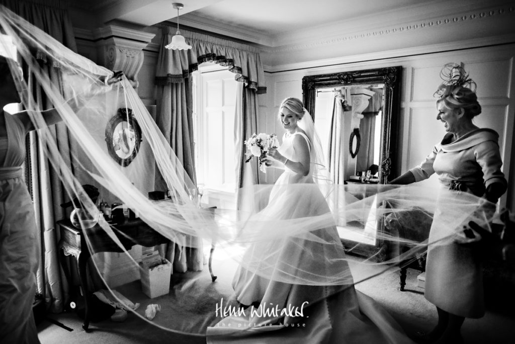 Documentary wedding photographer Springkell Scotland